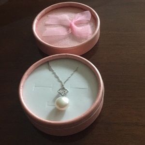 Pretty pearl necklace